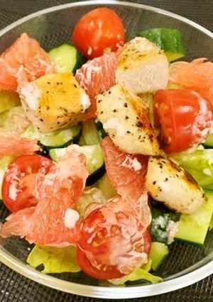 食卓を華やかにグリルチキンと果物のサラダ-レシピのメイン写真