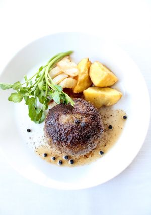 シンプルに【和牛ハンバーグ（塩＆胡椒）】-レシピのメイン写真