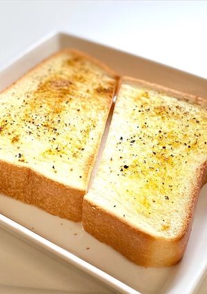 ズボラな私のカレーと黒胡椒のトースト-レシピのメイン写真