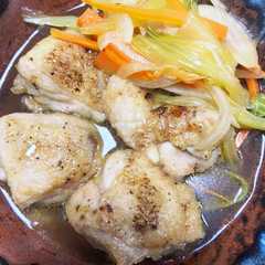 รูปของ 下準備ほぼなし！鶏もも肉と野菜の煮浸し♪