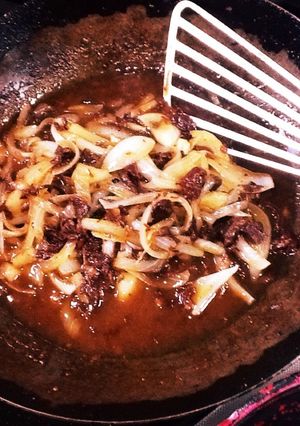 鯨肉の缶詰とタマネギのいため煮-レシピのメイン写真