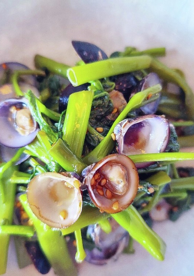 簡単ヘルシー♪しじみと青菜の醤油蒸し-レシピのメイン写真