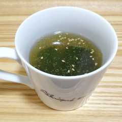 รูปของ マグカップで☆わかめスープ