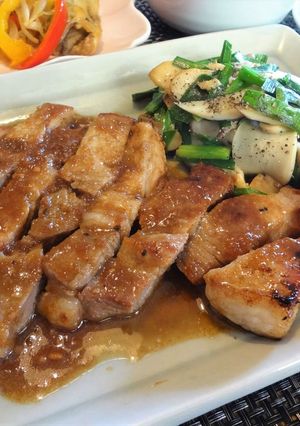 焼いてソースをかけるだけ！ポークソテー-レシピのメイン写真
