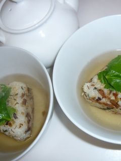 カリカリ梅と鯵の焼きおにぎり茶漬け-レシピのメイン写真