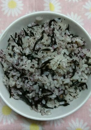 ひじき梅ゆかりご飯-レシピのメイン写真