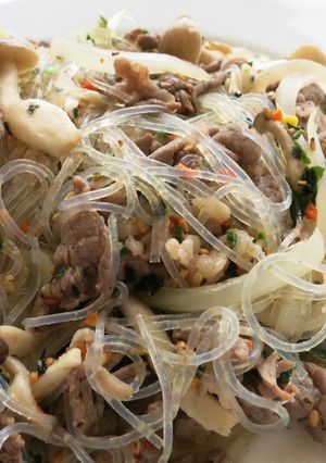 きのこと牛肉の旨みたっぷりなチャプチェ-レシピのメイン写真