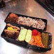 冷凍ハンバーグのアメリカン弁当