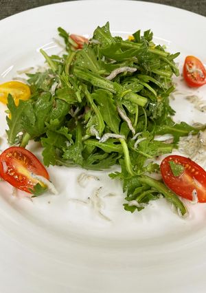 キクナとじゃこのサラダ 梅肉ドレッシング-レシピのメイン写真