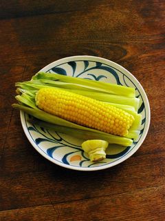 とっても簡単★皮ごとレンチンとうもろこし-レシピのメイン写真