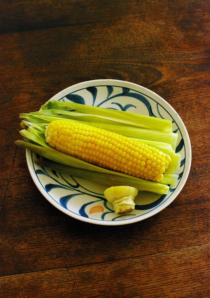 とっても簡単★皮ごとレンチンとうもろこし-レシピのメイン写真