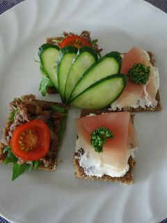 全粒粉パンのオープンサンドby草津市-レシピのメイン写真