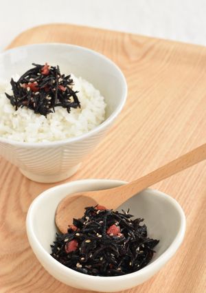 調味料1つ！ひじきとカリカリ梅のふりかけ-レシピのメイン写真