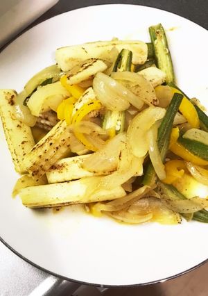 冷凍イカと彩り野菜のカレー炒め-レシピのメイン写真