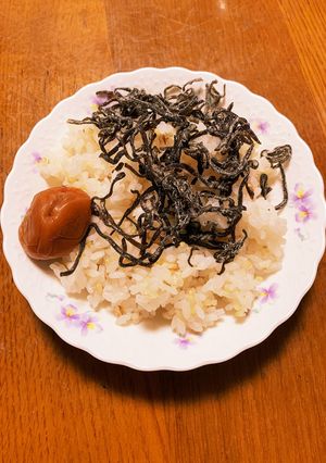 ご飯のお供に、梅と塩昆布-レシピのメイン写真