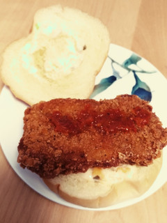 ハリッサ+ファミチキバーガー=無敵!-レシピのメイン写真