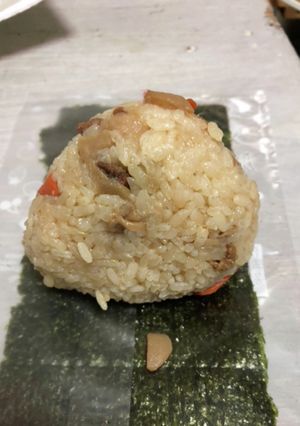 炊き込みご飯のおにぎり-レシピのメイン写真