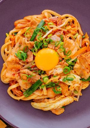 カット野菜で簡単！コク旨豚キムチうどん-レシピのメイン写真