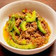ゴーヤとひき肉のビールに最高ピリ辛炒め