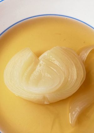 黄金の丸ごと玉ねぎスープ-レシピのメイン写真