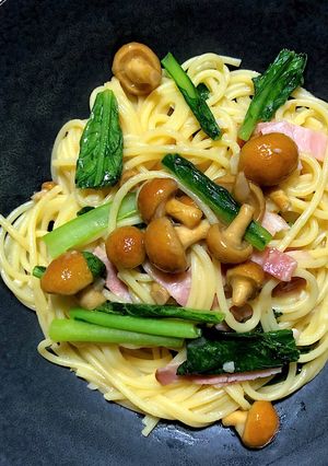 なめことベーコン小松菜パスタ-レシピのメイン写真