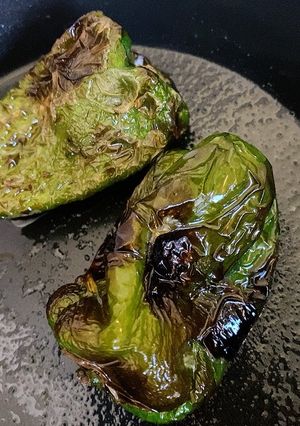 種も食べれる！ピーマンの丸焼き-レシピのメイン写真