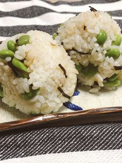 枝豆と塩昆布のおにぎり-レシピのメイン写真