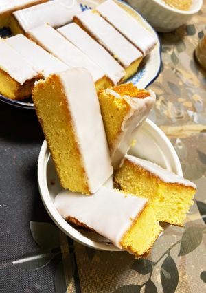ココナッツアイシングの蜂蜜レモンケーキ-レシピのメイン写真