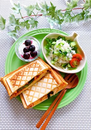 休日ランチに★キムチーズホットサンド-レシピのメイン写真