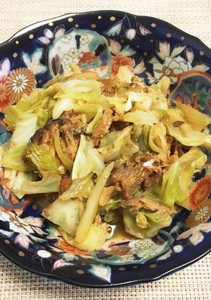 サバ味噌煮缶とキャベツの煮物-レシピのメイン写真