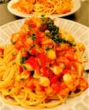海老とベーコンと蓮根のトマトソースパスタ