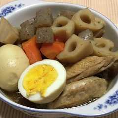 รูปของ 手羽中と卵と根菜の煮物