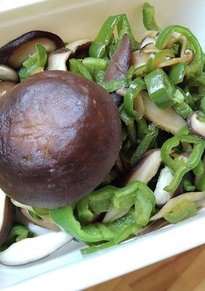 椎茸とピーマンの麺つゆバター炒め-レシピのメイン写真