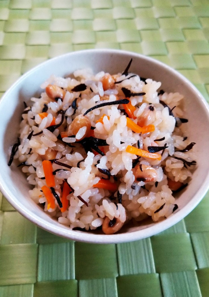 大豆の旨み引き立つ♪大豆とひじきご飯-レシピのメイン写真