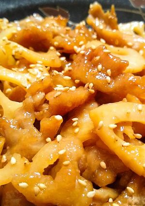 旨シャキ♪豚コマ肉とレンコンの甘辛炒め-レシピのメイン写真