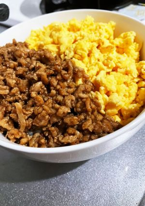 鶏そぼろとスクランブルエッグの親子丼-レシピのメイン写真