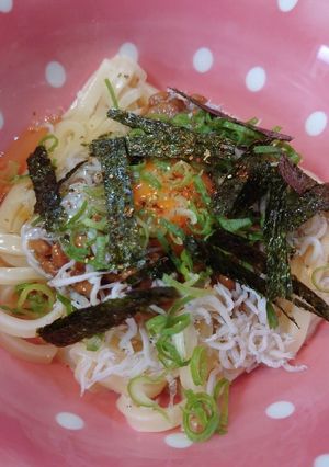 卵のせ納豆シラス干しうどん-レシピのメイン写真