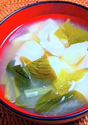 チンゲン菜と豆富・じゃがいもの味噌汁-レシピのメイン写真