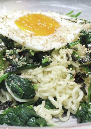 サッポロ一番塩ラーメンほうれん草焼きそば-レシピのメイン写真