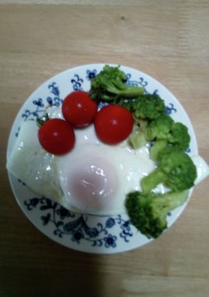 目玉焼きと野菜の盛り付けM-レシピのメイン写真