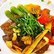 夏野菜と牛もも肉のステーキ丼