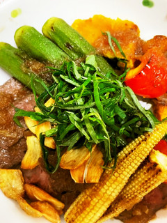 夏野菜と牛もも肉のステーキ丼-レシピのメイン写真