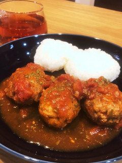 簡単!トマト缶で煮込みハンバーグ-レシピのメイン写真