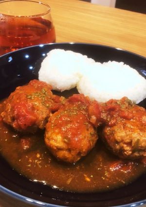 簡単!トマト缶で煮込みハンバーグ-レシピのメイン写真