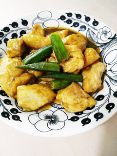 簡単に♪鶏胸肉とオクラのカレー風味炒め-レシピのメイン写真
