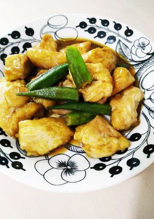 簡単に♪鶏胸肉とオクラのカレー風味炒め-レシピのメイン写真