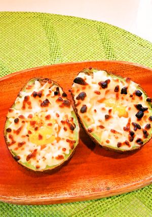 ☺簡単♪アボカドの月見チーズ焼き☺-レシピのメイン写真