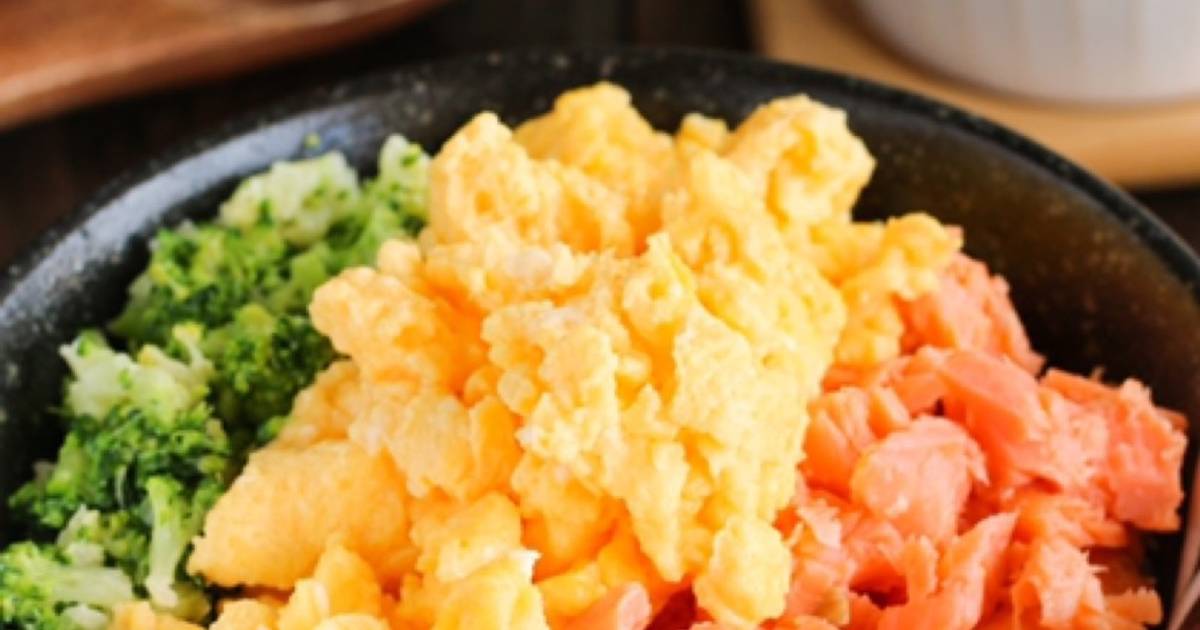 基本からアレンジまで!思わずつくりたくなる「鮭そぼろ丼 卵」のレシピ集 | クックパッド