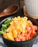 ふっくら鮭とふんわり卵の♡三色そぼろ丼
