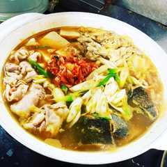 รูปของ 牛骨チゲ風　ヒラメ鍋　贅沢